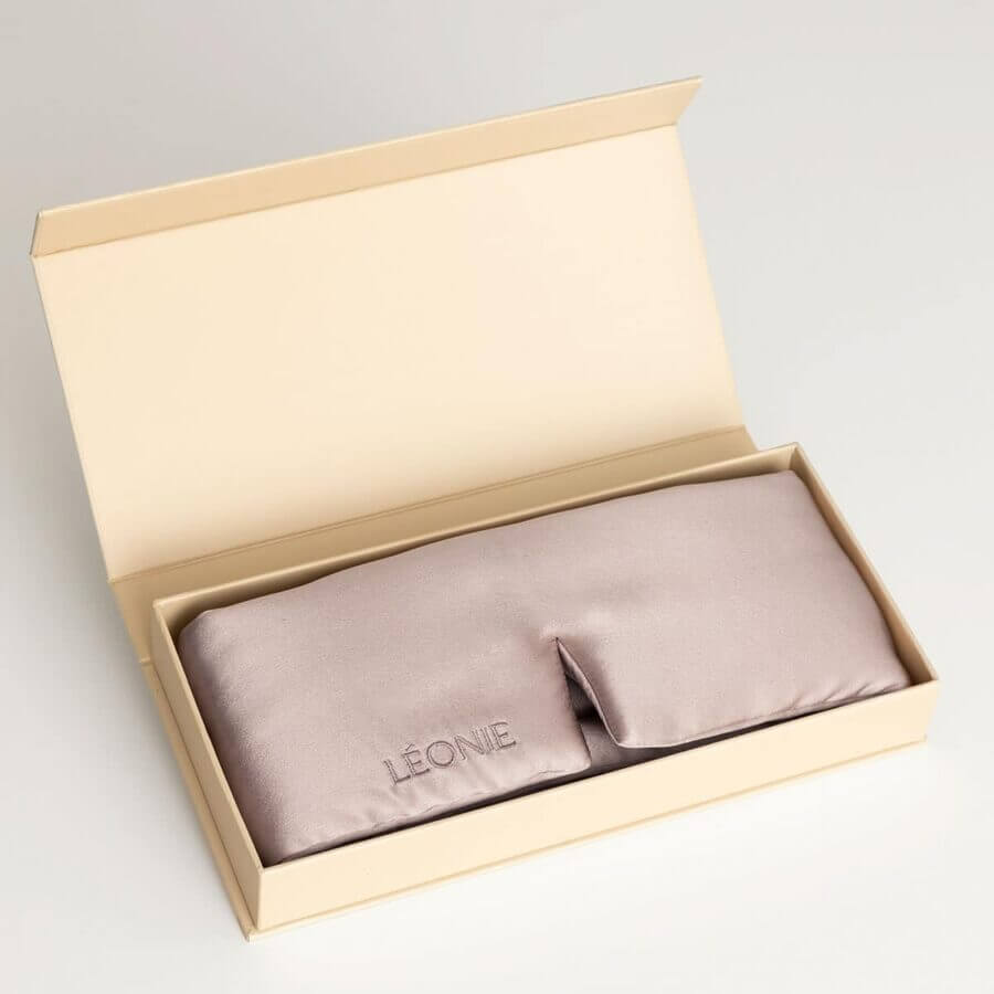 Ögonmask tillverkad i 100 % mullbärssilke i 22 momme.